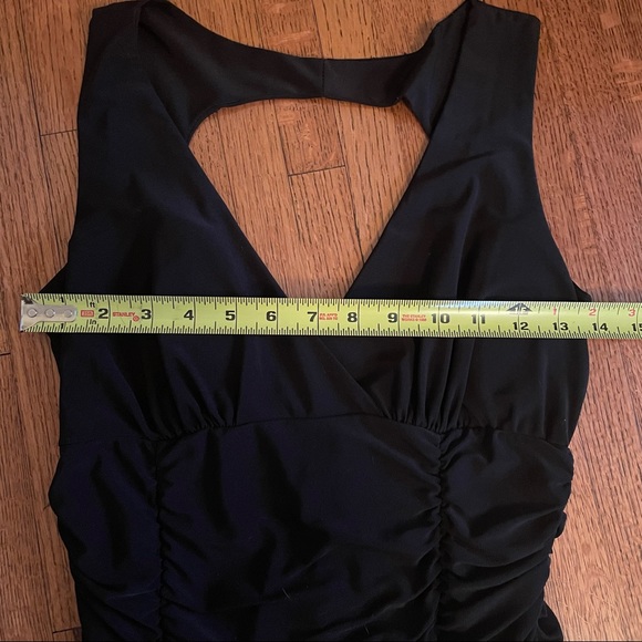 Deep Rouched V-Neck Bodycon Top - Picture 10 of 11